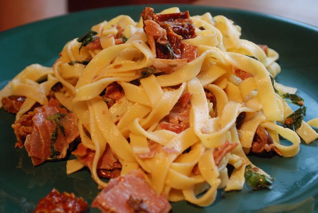 SUNDRIED TOMATO AND PROSCIUTTO SUMMER TAGLIATELLE