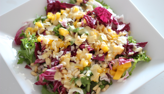 SALADE DE CHICORÉE FRISÉE, RADICCHIO ET MANGUES